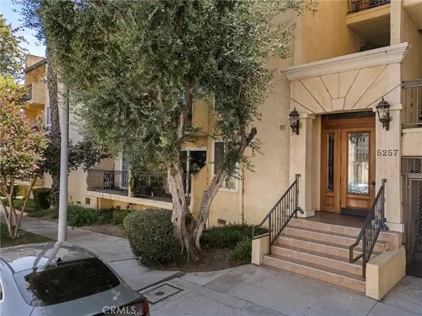 Valley Village, CA 91607,5257 Radford Avenue #107