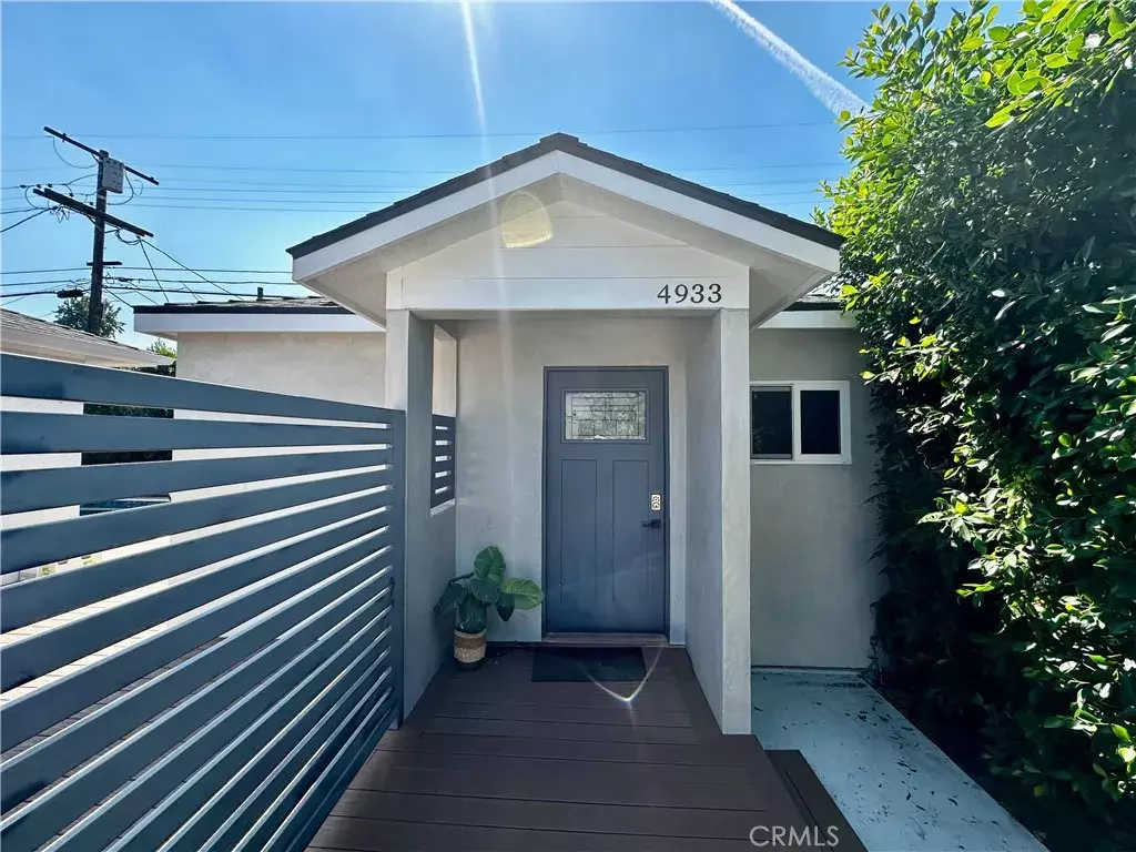 Sherman Oaks, CA 91423,4933 Murietta