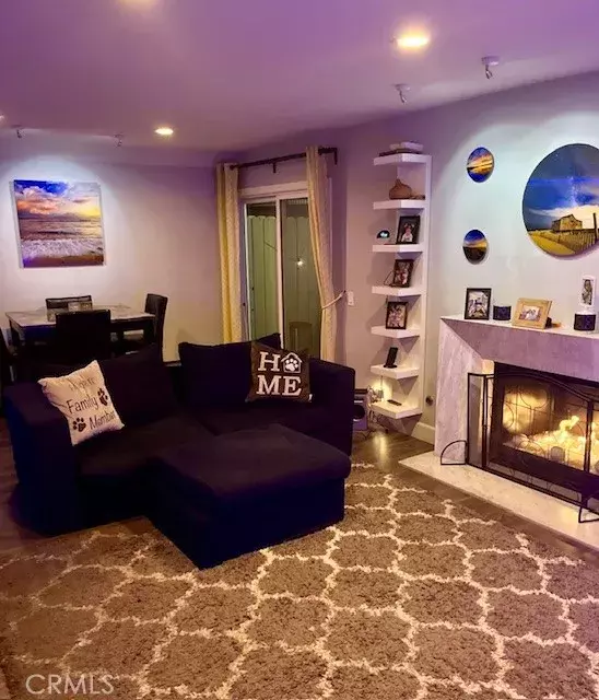 Agoura Hills, CA 91301,5291 Colodny Drive #5