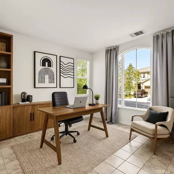 28217 Nield Court, Saugus, CA 91350