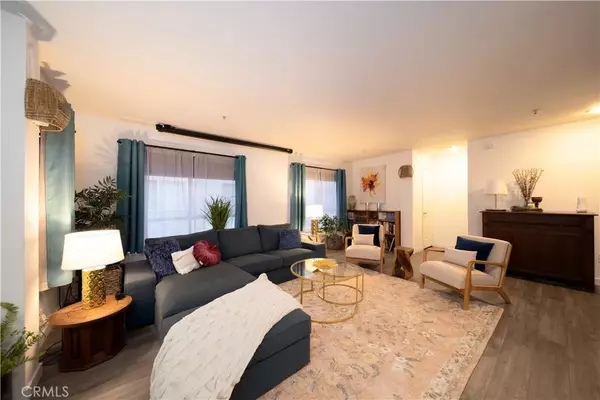 North Hills, CA 91343,8744 Burnet #7