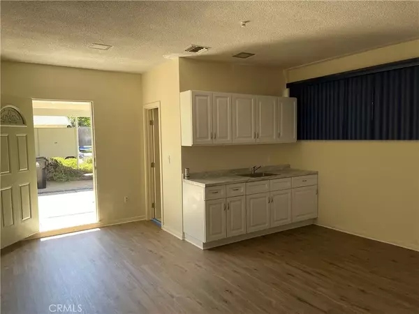 7246 Hatillo Avenue #1, Winnetka, CA 91306