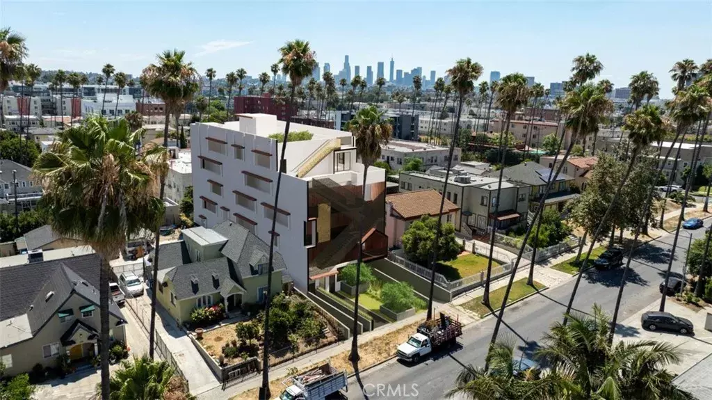 Los Angeles, CA 90004,226 N Catalina