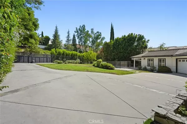 Tarzana, CA 91356,18433 Tarzana Drive