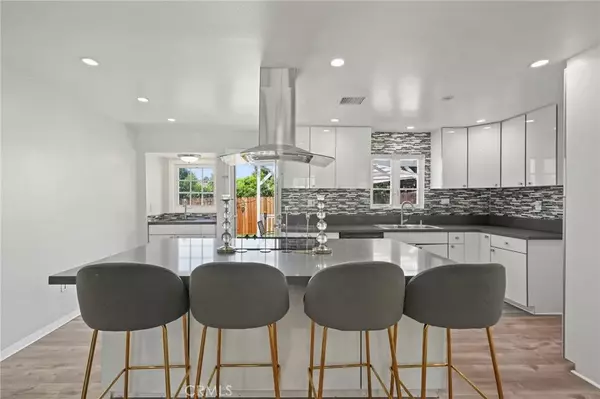 Tarzana, CA 91356,18433 Tarzana Drive