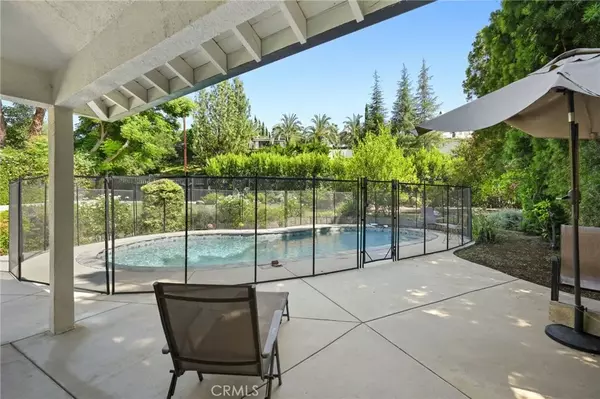 Tarzana, CA 91356,18433 Tarzana Drive