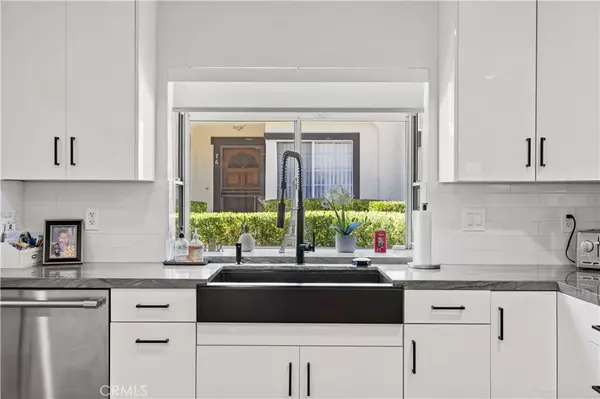 Calabasas, CA 91302,5602 Las Virgenes Road #79