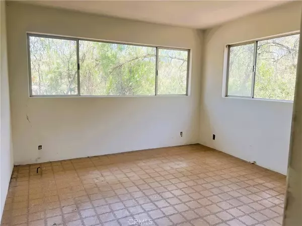 Calabasas, CA 91302,3975 Black Bird Way