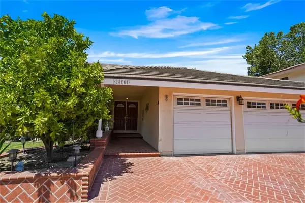 Valencia, CA 91355,23661 Via Beguine