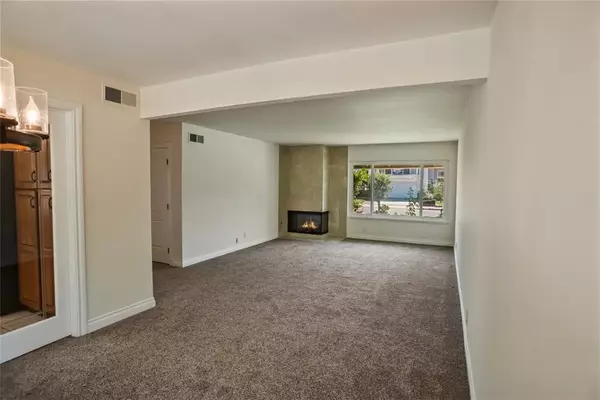 Valencia, CA 91355,23661 Via Beguine