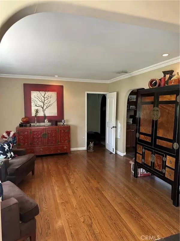 Toluca Lake, CA 91601,4910 Willowcrest Avenue