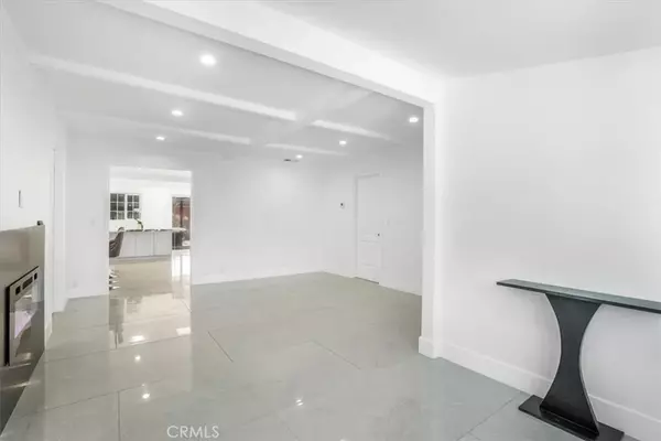 Van Nuys, CA 91406,15330 Hart Street