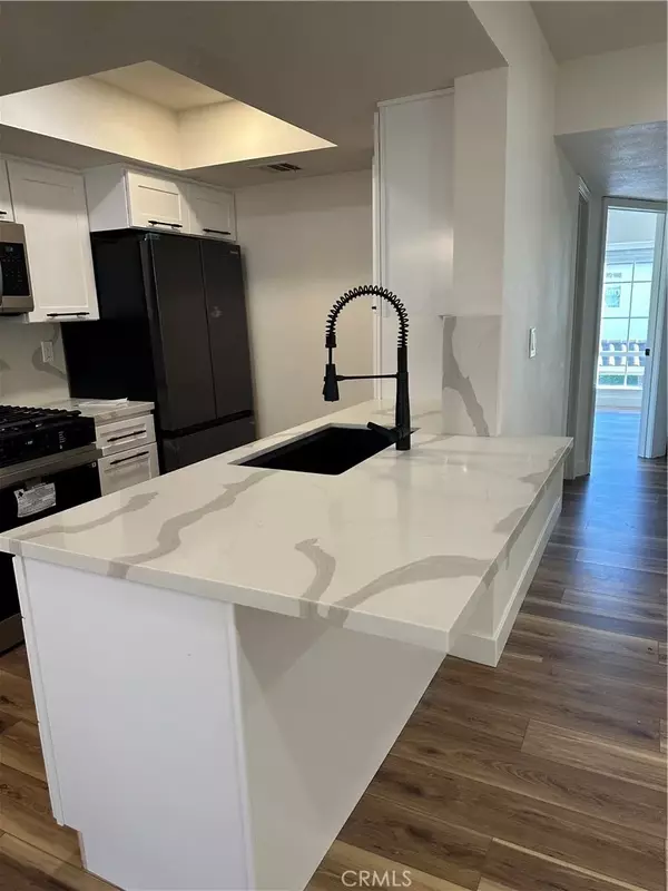 Calabasas, CA 91302,4201 Las Virgenes Road #201
