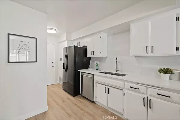 Newhall, CA 91321,25273 Avenida Dorena