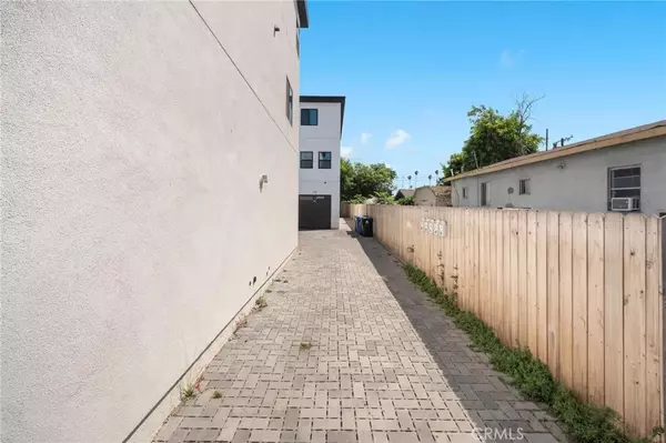 Los Angeles, CA 90037,532 W Vernon Avenue