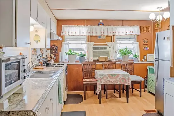 Sunland, CA 91040,10711 Sherman Grove #13