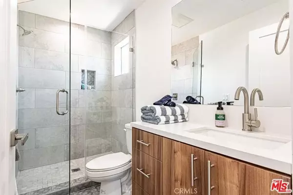 North Hollywood, CA 91601,5637 Klump Avenue