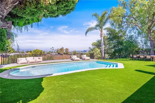 7024 Middlesbury Ridge Circle, West Hills, CA 91307