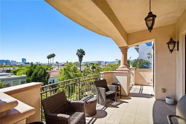 462 S Maple Drive #104A, Beverly Hills, CA 90212