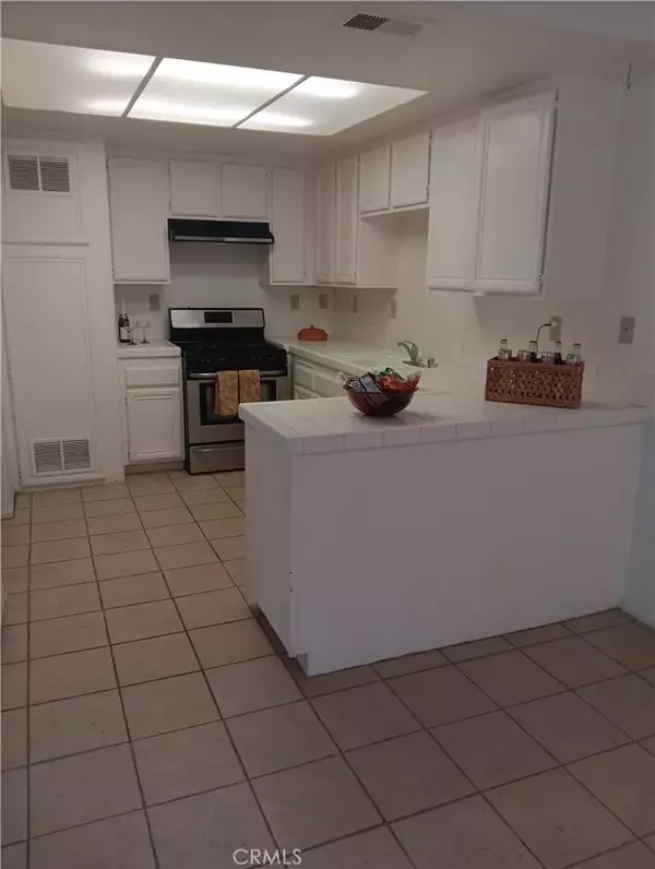 Newhall, CA 91321,18844 Vista Del Canon #B