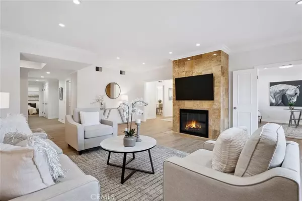 5416 Zelzah Avenue #202, Encino, CA 91316