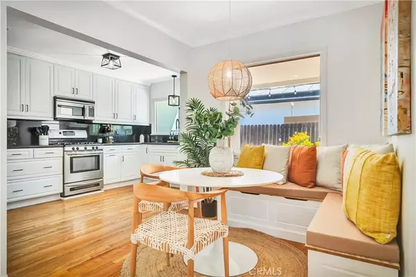 Woodland Hills, CA 91364,21907 De La Osa Street