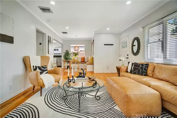 Woodland Hills, CA 91364,21907 De La Osa Street