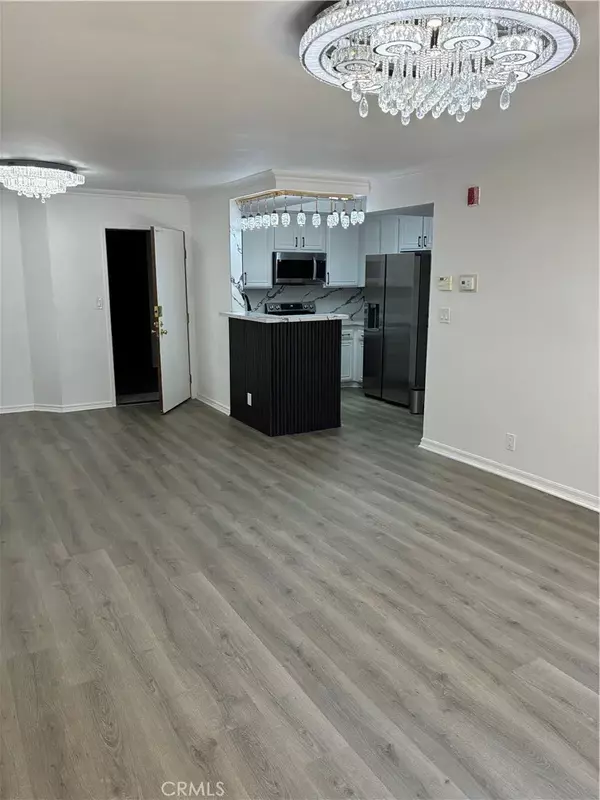 22100 Burbank Boulevard #337D, Woodland Hills, CA 91367