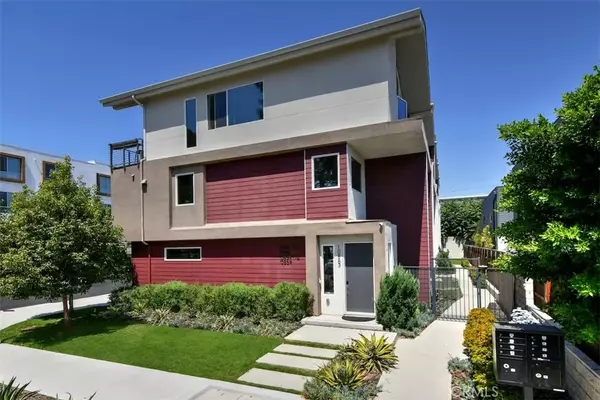 10861 Hartsook Street, North Hollywood, CA 91601