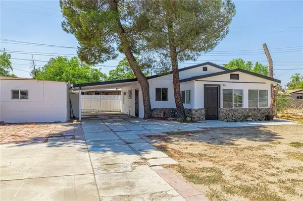 1024 W Newgrove Street, Lancaster, CA 93534
