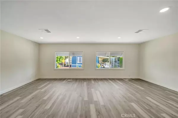 Canyon Country, CA 91351,27361 Sierra Hwy #109