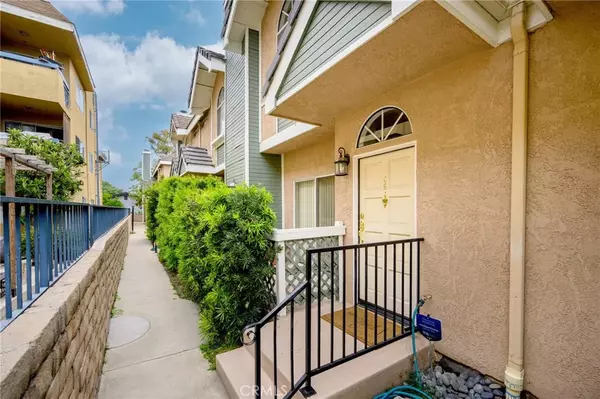 North Hills, CA 91343,8958 Burnet Avenue #C6