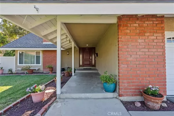 Valencia, CA 91355,23439 Via Elisandra