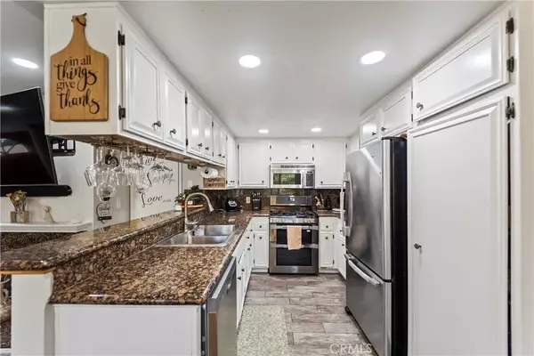 Saugus, CA 91350,22617 Copper Hill Drive #121