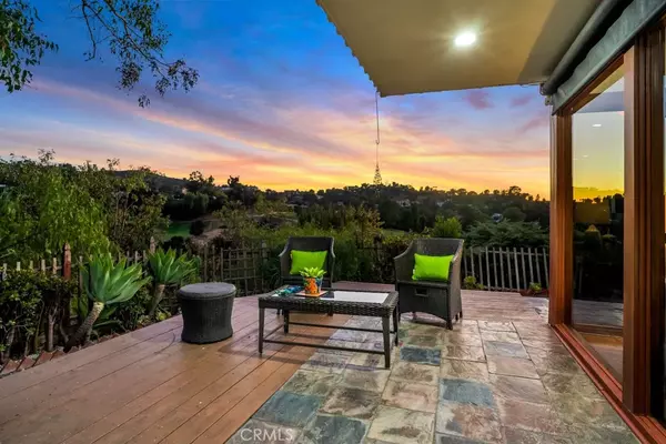 Woodland Hills, CA 91364,20994 Bandera Street