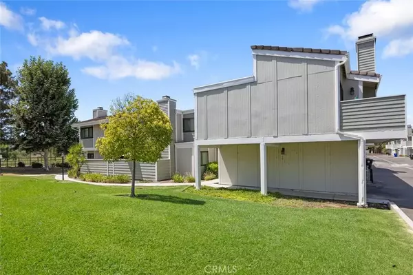 Canyon Country, CA 91351,27070 Hidaway Avenue #5