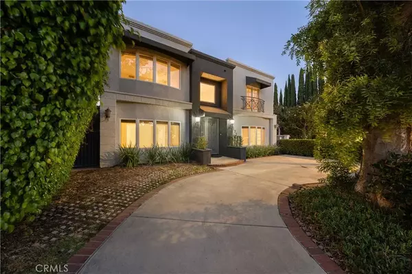 272 S Oakhurst Drive, Beverly Hills, CA 90212