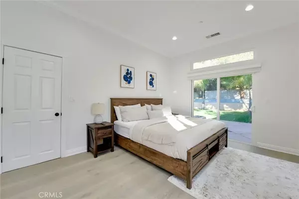 22237 Buena Ventura Street, Woodland Hills, CA 91364