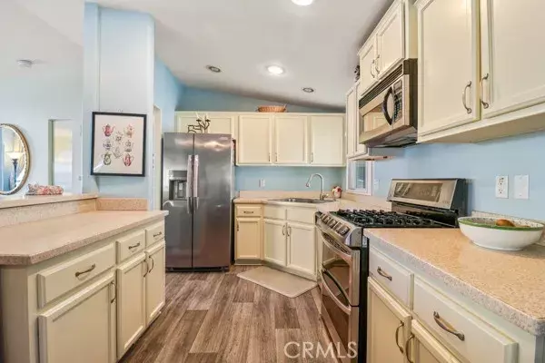 Woodland Hills, CA 91364,4201 Topanga Canyon #40