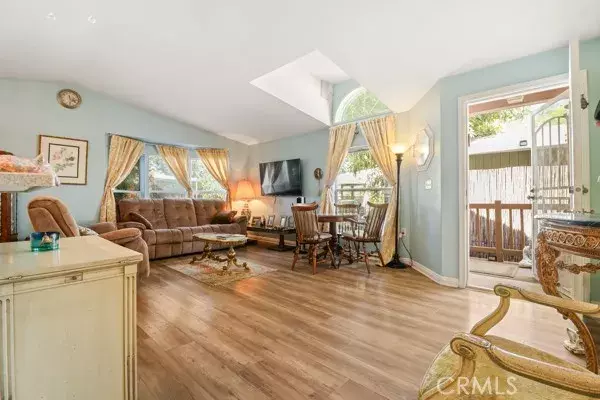 Woodland Hills, CA 91364,4201 Topanga Canyon #40