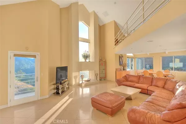 2579 Leicester Drive, Los Angeles, CA 90046