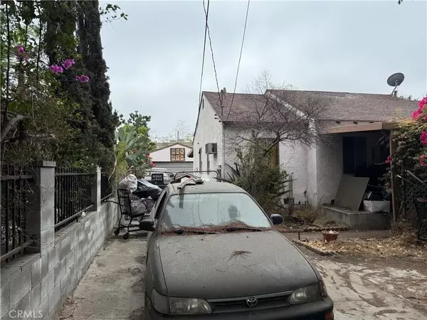 North Hollywood, CA 91605,6928 Gentry Avenue