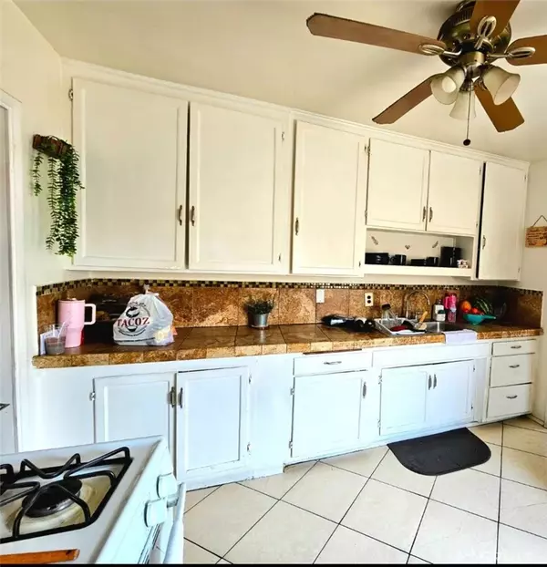 Compton, CA 90220,938 S Tajauta Avenue