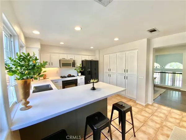 Valencia, CA 91355,24024 Bridgeport Lane #25