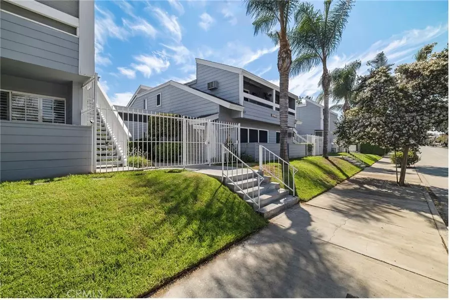 20930 Parthenia Street #116, Canoga Park, CA 91304