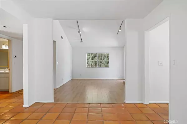 Calabasas, CA 91302,4322 Willow Glen Street