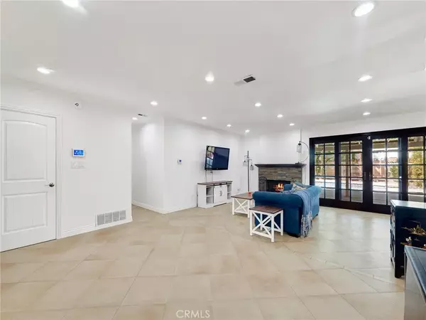 Chatsworth, CA 91311,9527 Oso Avenue