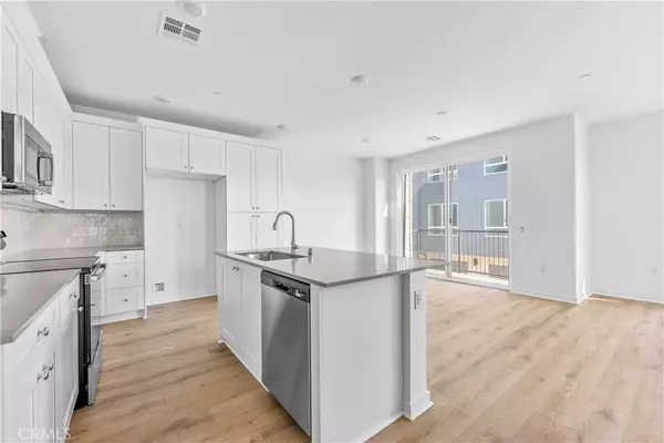 9423 N Sepulveda Blvd. #6, North Hills, CA 91343