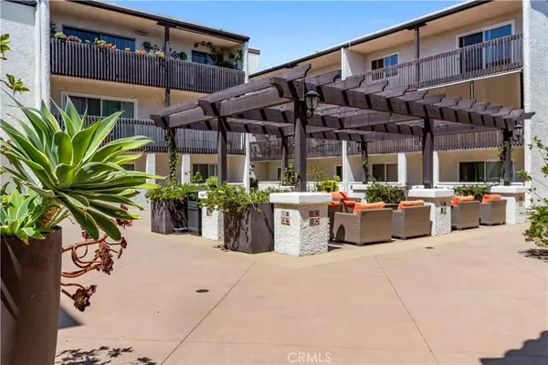 Encino, CA 91316,5334 Lindley Avenue #334