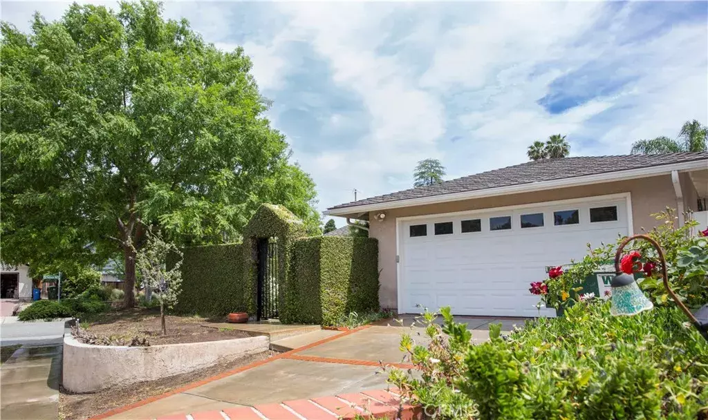 Calabasas, CA 91302,26106 Veva Way